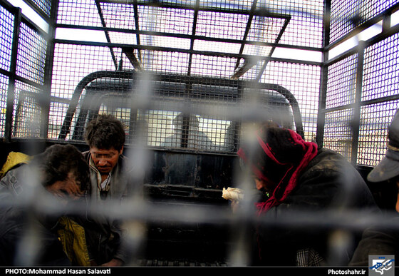 گزارش تصویری : جمع آوری معتادین و پاکسازی نقاط آلوده شهر مشهد | عکس : محمد حسن صلواتی