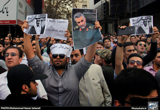 گزارش تصویری : تجمع مردم در مقابل کنسولگری عربستان سعودی- عکس : محمد حسن صلواتی