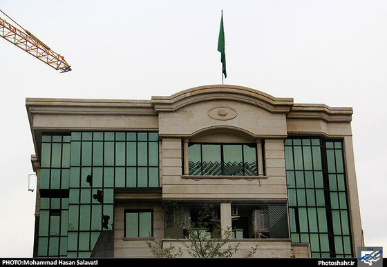 گزارش تصویری : تجمع مردم در مقابل کنسولگری عربستان سعودی- عکس : محمد حسن صلواتی