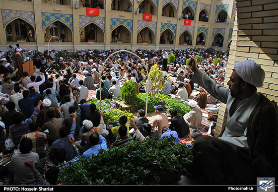 گزارش تصویری | تجمع اعتراض آمیز علما و طلاب حوزه علمیه مشهد در محکومیت جنایات آل سعود در یمن |  عکس : حسین شریعت