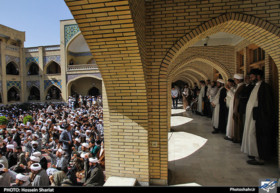 گزارش تصویری | تجمع اعتراض آمیز علما و طلاب حوزه علمیه مشهد در محکومیت جنایات آل سعود در یمن |  عکس : حسین شریعت