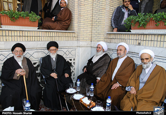 گزارش تصویری | تجمع اعتراض آمیز علما و طلاب حوزه علمیه مشهد در محکومیت جنایات آل سعود در یمن |  عکس : حسین شریعت