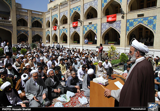 گزارش تصویری | تجمع اعتراض آمیز علما و طلاب حوزه علمیه مشهد در محکومیت جنایات آل سعود در یمن |  عکس : حسین شریعت