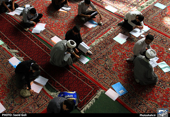 گزارش تصویری  | آزمون ورودی حوزه های علمیه خراسان | عکاس : سعید گلی