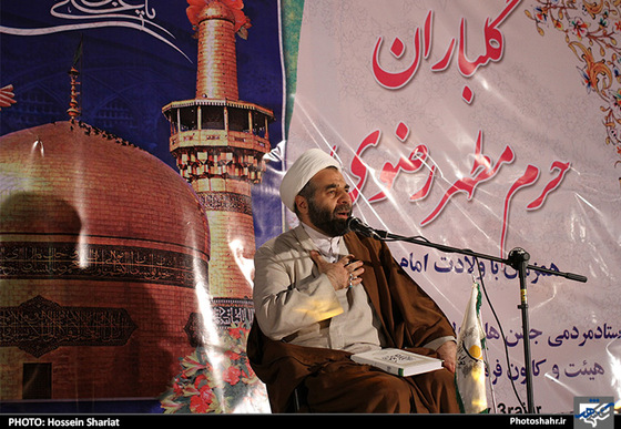 گلباران حرم رضوی در شب میلاد حضرت جوادالائمه (ع) | عکس : حسین شریعت