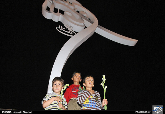 گلباران حرم رضوی در شب میلاد حضرت جوادالائمه (ع) | عکس : حسین شریعت