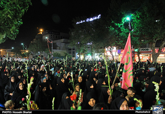 گلباران حرم رضوی در شب میلاد حضرت جوادالائمه (ع) | عکس : حسین شریعت