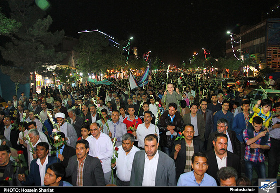 گلباران حرم رضوی در شب میلاد حضرت جوادالائمه (ع) | عکس : حسین شریعت