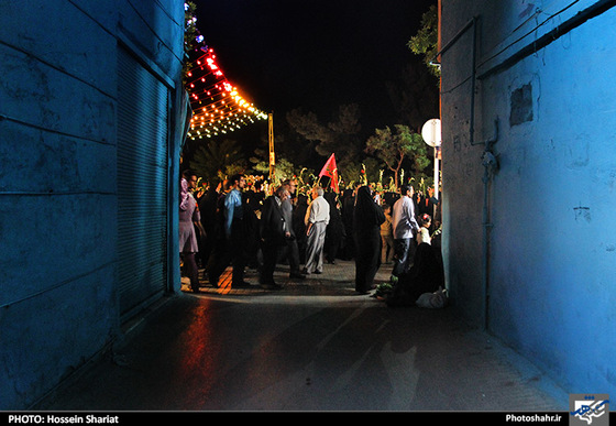 گلباران حرم رضوی در شب میلاد حضرت جوادالائمه (ع) | عکس : حسین شریعت