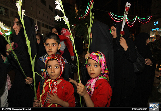 گلباران حرم رضوی در شب میلاد حضرت جوادالائمه (ع) | عکس : حسین شریعت