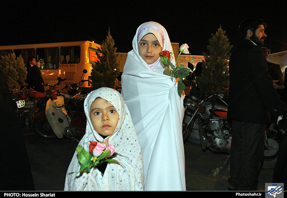 گلباران حرم رضوی در شب میلاد حضرت جوادالائمه (ع) | عکس : حسین شریعت