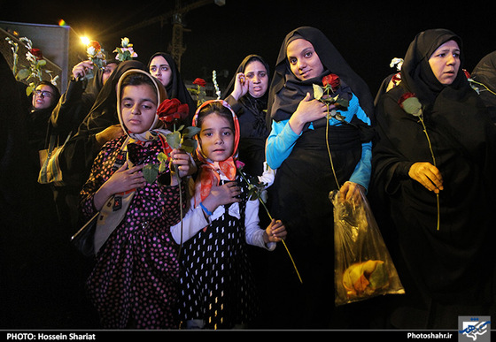 گلباران حرم رضوی در شب میلاد حضرت جوادالائمه (ع) | عکس : حسین شریعت
