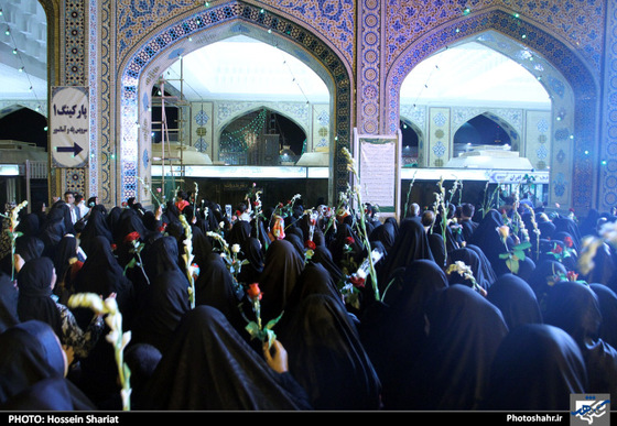 گلباران حرم رضوی در شب میلاد حضرت جوادالائمه (ع) | عکس : حسین شریعت