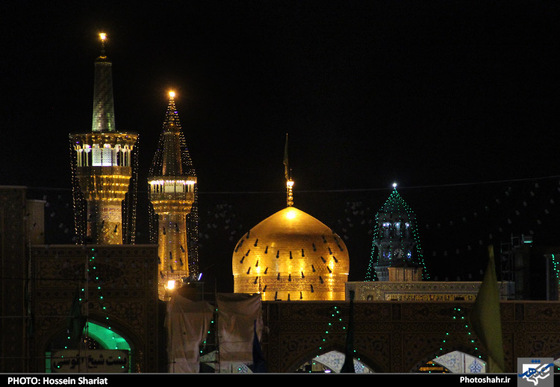 گلباران حرم رضوی در شب میلاد حضرت جوادالائمه (ع) | عکس : حسین شریعت