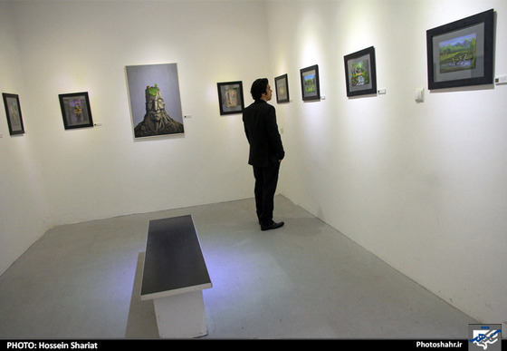 گزارش  تصویری | "دو نفر و نصفی" نمایشگاه کارتون های رضا جنگی | عکس : حسین شریعت