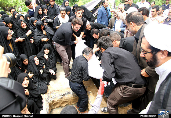 گزارش تصویری | تشییع و خاکسپاری شهید غلامرضا علیزاده | عکس : حسین شریعت