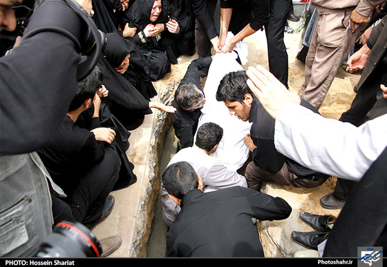 گزارش تصویری | تشییع و خاکسپاری شهید غلامرضا علیزاده | عکس : حسین شریعت