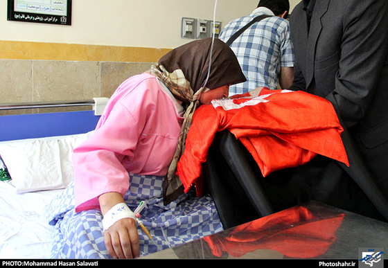 گزارش تصویری | گرداندن پرچم‎ های گنبد حرم امام‎ حسین(ع) و امامین کاظمین(ع) در بین بیمارا‏ن | عکاس :محمد حسن صلواتی