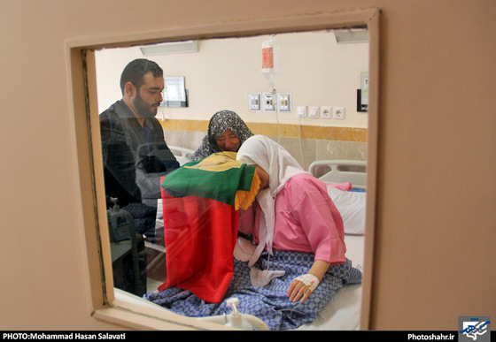 گزارش تصویری | گرداندن پرچم‎ های گنبد حرم امام‎ حسین(ع) و امامین کاظمین(ع) در بین بیمارا‏ن | عکاس :محمد حسن صلواتی