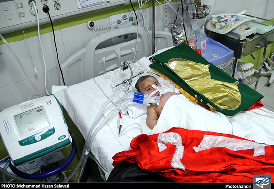 گزارش تصویری | گرداندن پرچم‎ های گنبد حرم امام‎ حسین(ع) و امامین کاظمین(ع) در بین بیمارا‏ن | عکاس :محمد حسن صلواتی