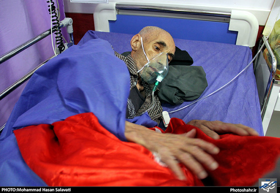 گزارش تصویری | گرداندن پرچم‎ های گنبد حرم امام‎ حسین(ع) و امامین کاظمین(ع) در بین بیمارا‏ن | عکاس :محمد حسن صلواتی