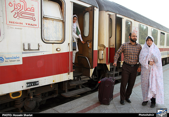 گزارش تصویری |  ورود 600 زوج دانشجو به مشهد مقدس | عکس : حسین شریعت