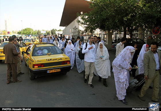 گزارش تصویری |  ورود 600 زوج دانشجو به مشهد مقدس | عکس : حسین شریعت