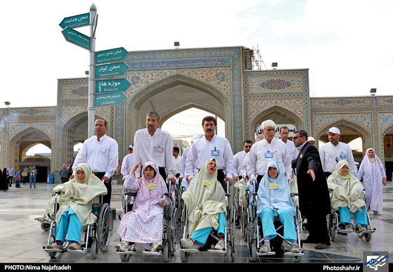 گزارش تصویری | تشرف گروهی از معلولین به حرم مطهر رضوی | عکس : نیما نجف زاده | شهرآرا