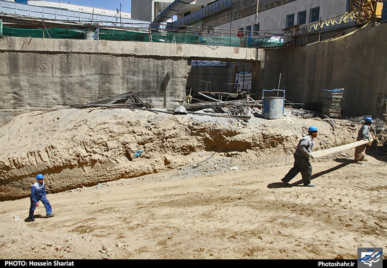 گزارش تصویری | خروج دستگاه حفار خط 2 قطارشهری مشهد از ایستگاه میدان شهدا | عکس : حسین شریعت | شهرآرا