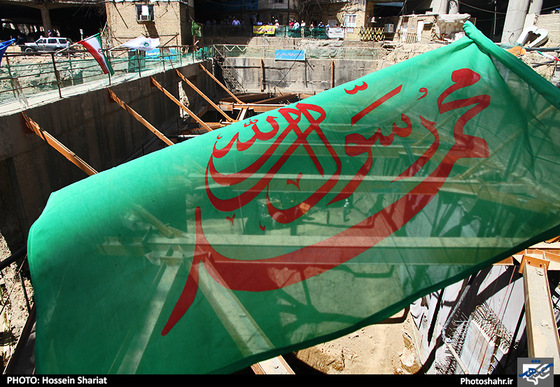 گزارش تصویری | خروج دستگاه حفار خط 2 قطارشهری مشهد از ایستگاه میدان شهدا | عکس : حسین شریعت | شهرآرا