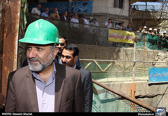 گزارش تصویری | خروج دستگاه حفار خط 2 قطارشهری مشهد از ایستگاه میدان شهدا | عکس : حسین شریعت | شهرآرا