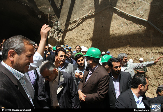 گزارش تصویری | خروج دستگاه حفار خط 2 قطارشهری مشهد از ایستگاه میدان شهدا | عکس : حسین شریعت | شهرآرا