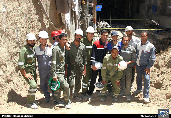 گزارش تصویری | خروج دستگاه حفار خط 2 قطارشهری مشهد از ایستگاه میدان شهدا | عکس : حسین شریعت | شهرآرا