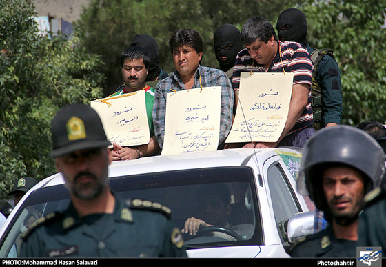 گزراش تصویری | طرح گرداندن اراذل و اوباش خطرناک در خیابان های مشهد مقدس |  عکس : محمد حسن صلواتی | شهرآرا