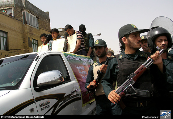 گزراش تصویری | طرح گرداندن اراذل و اوباش خطرناک در خیابان های مشهد مقدس |  عکس : محمد حسن صلواتی | شهرآرا
