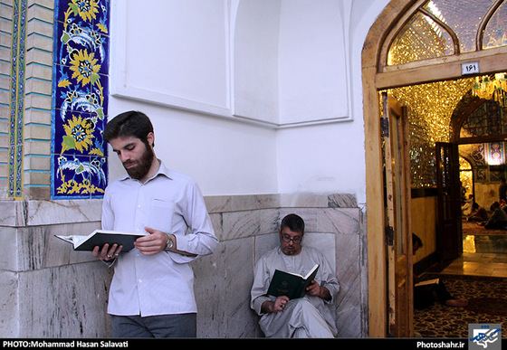 گزارش تصویری | جزء خوانی قرآن کریم در حرم رضوی | عکس : محمد حسن صلواتی/شهرآرا 