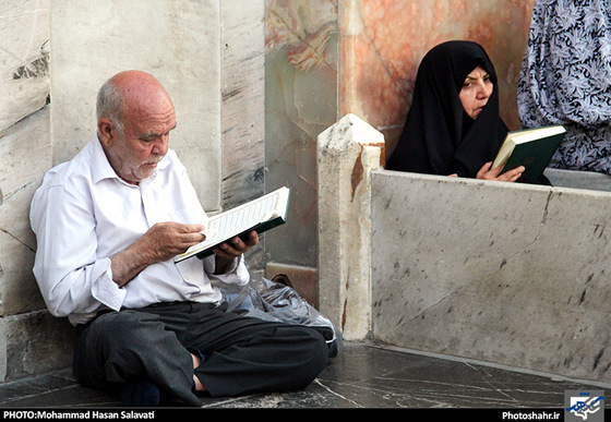 گزارش تصویری | جزء خوانی قرآن کریم در حرم رضوی | عکس : محمد حسن صلواتی/شهرآرا 