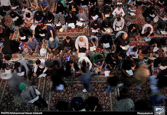 گزارش تصویری |  مراسم احیای شب نوزدهم ماه رمضان در حرم رضوی | عکس محمد حسن صلواتی/شهرآرا