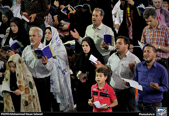 گزارش تصویری |  مراسم احیای شب نوزدهم ماه رمضان در حرم رضوی | عکس محمد حسن صلواتی/شهرآرا