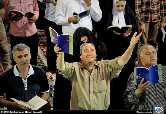 گزارش تصویری |  مراسم احیای شب نوزدهم ماه رمضان در حرم رضوی | عکس محمد حسن صلواتی/شهرآرا