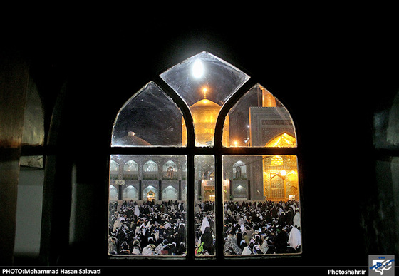 گزارش تصویری |  مراسم احیای شب نوزدهم ماه رمضان در حرم رضوی | عکس محمد حسن صلواتی/شهرآرا