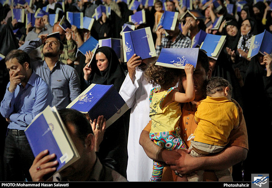 گزارش تصویری |  مراسم احیای شب نوزدهم ماه رمضان در حرم رضوی | عکس محمد حسن صلواتی/شهرآرا
