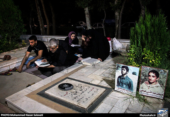 گزارش تصویری | احیای شب بیست و یک رمضان در گلزار شهدا بهشت رضا(ع) | عکس : محمد حسن صلواتی / شهرآرا