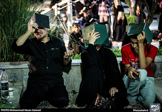 گزارش تصویری | احیای شب بیست و یک رمضان در گلزار شهدا بهشت رضا(ع) | عکس : محمد حسن صلواتی / شهرآرا