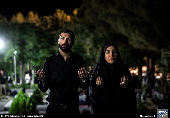 گزارش تصویری | احیای شب بیست و یک رمضان در گلزار شهدا بهشت رضا(ع) | عکس : محمد حسن صلواتی / شهرآرا