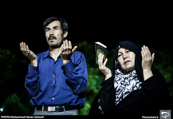 گزارش تصویری | احیای شب بیست و یک رمضان در گلزار شهدا بهشت رضا(ع) | عکس : محمد حسن صلواتی / شهرآرا