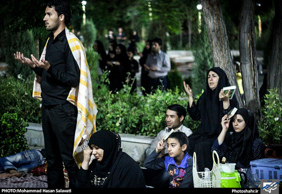 گزارش تصویری | احیای شب بیست و یک رمضان در گلزار شهدا بهشت رضا(ع) | عکس : محمد حسن صلواتی / شهرآرا