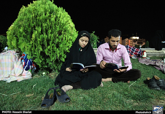 گزارش تصویری|مراسم احیای شب بیست و سوم ماه رمضان در اطراف حرم رضوی|عکس:حسین شریعت /شهرآرا