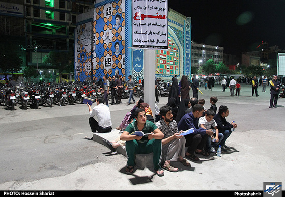 گزارش تصویری|مراسم احیای شب بیست و سوم ماه رمضان در اطراف حرم رضوی|عکس:حسین شریعت /شهرآرا