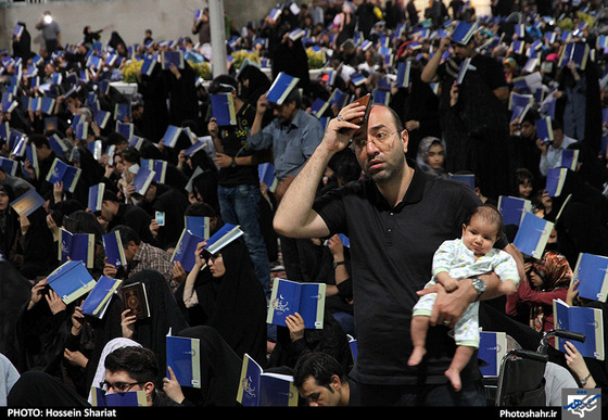 گزارش تصویری|مراسم احیای شب بیست و سوم ماه رمضان در اطراف حرم رضوی|عکس:حسین شریعت /شهرآرا